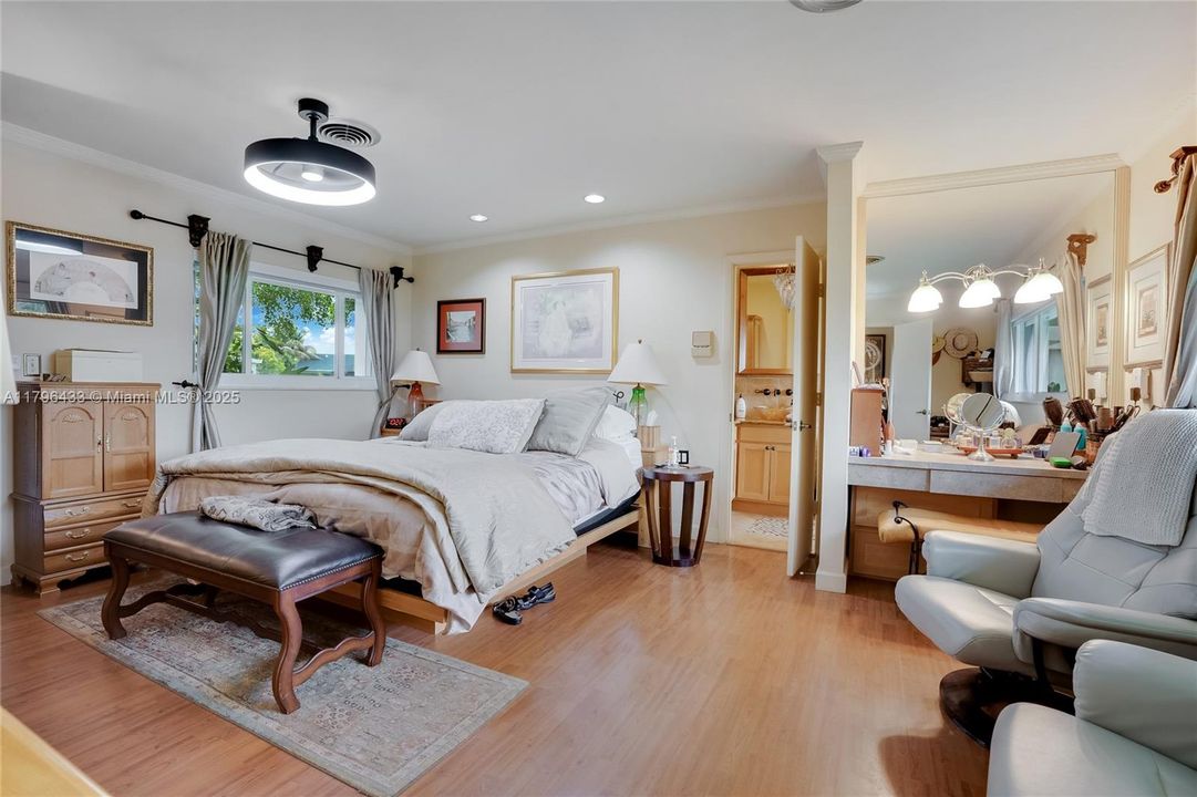 Activo con contrato: $809,750 (4 camas, 2 baños, 2587 Pies cuadrados)