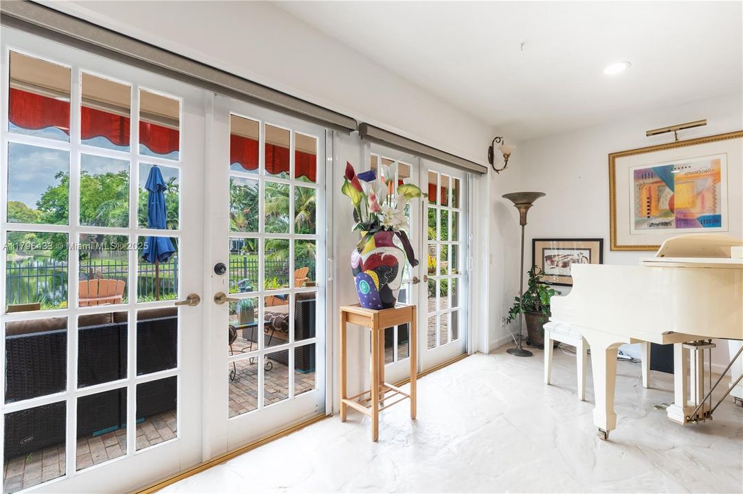 Activo con contrato: $809,750 (4 camas, 2 baños, 2587 Pies cuadrados)