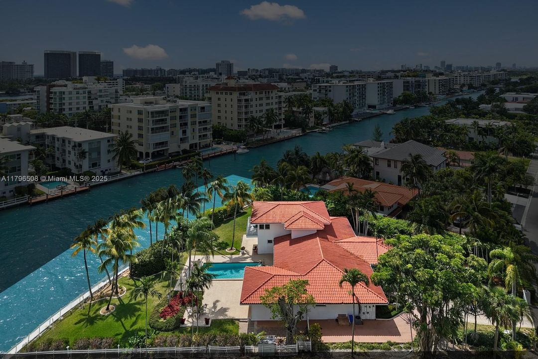 На продажу: $11,250,000 (4 спален, 4 ванн, 3966 Квадратных фут)