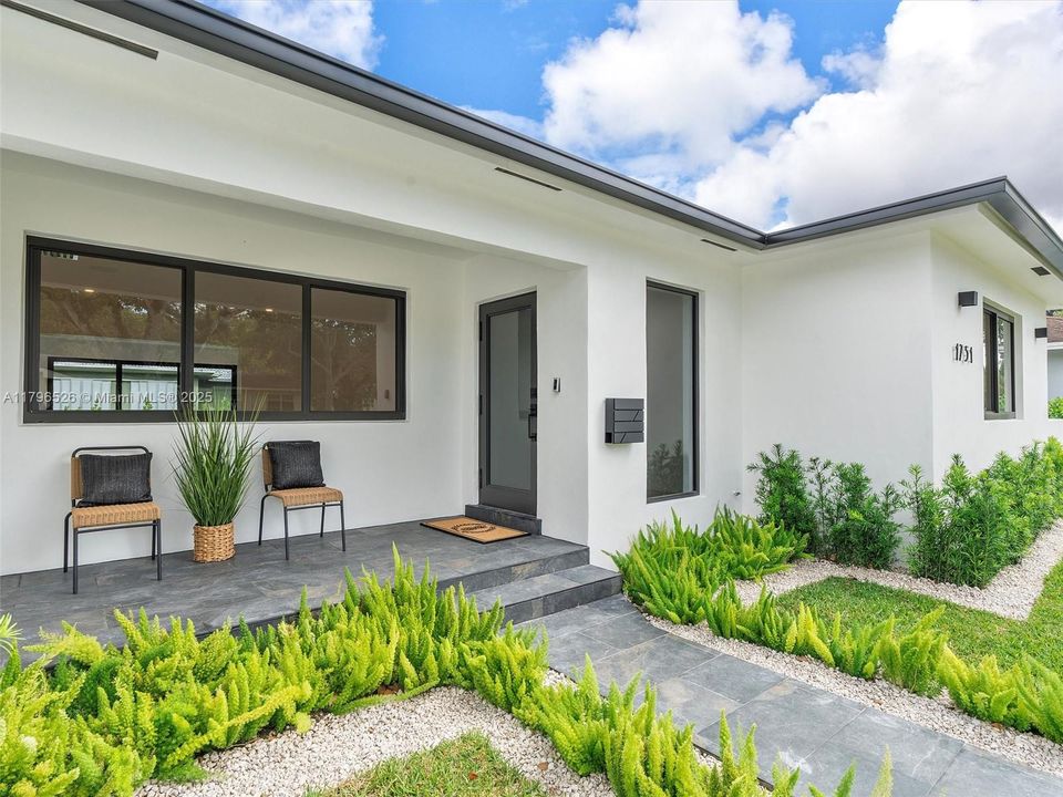 最近租的: $8,000 (4 贝兹, 3 浴室, 2419 平方英尺)