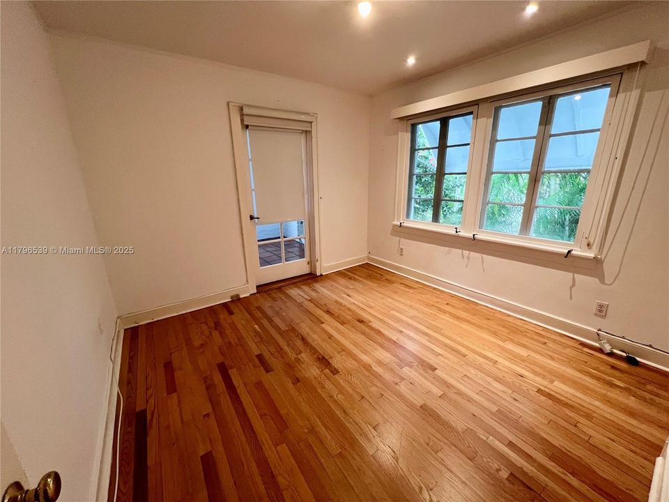 Recently Rented: $5,150 (3 beds, 2 baths, 1288 Square Feet)