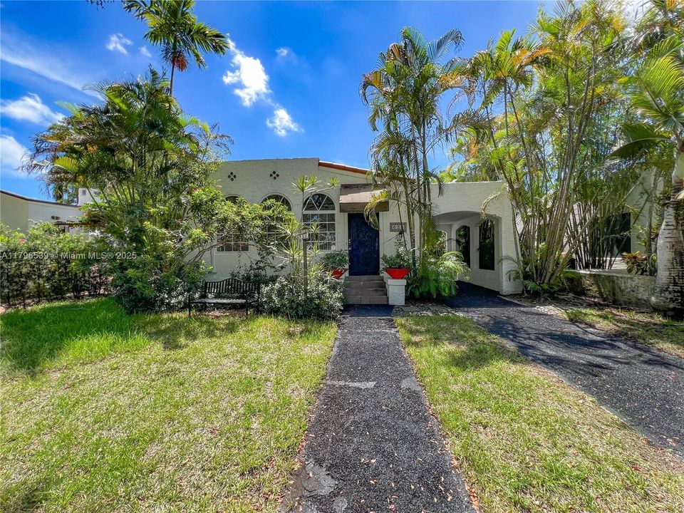 Recently Rented: $5,150 (3 beds, 2 baths, 1288 Square Feet)