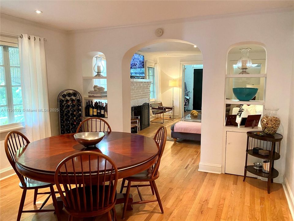 Recently Rented: $5,150 (3 beds, 2 baths, 1288 Square Feet)