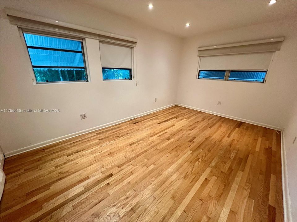 Recently Rented: $5,150 (3 beds, 2 baths, 1288 Square Feet)