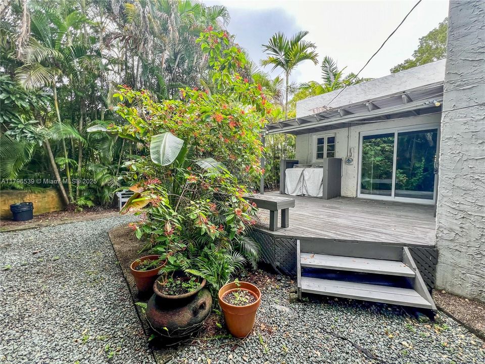 Recently Rented: $5,150 (3 beds, 2 baths, 1288 Square Feet)