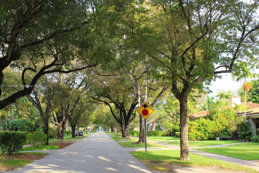 Recently Rented: $5,150 (3 beds, 2 baths, 1288 Square Feet)