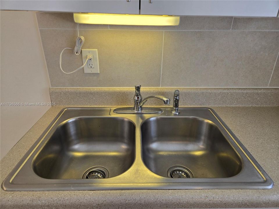 Recently Sold: $1,690,000 (0 beds, 0 baths, 5604 Square Feet)