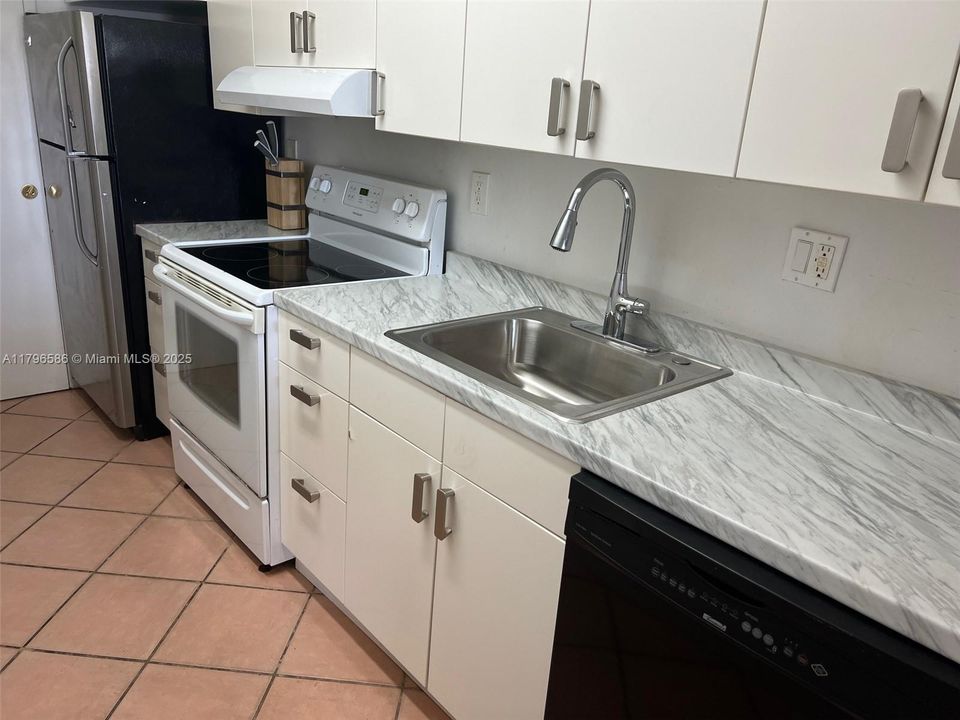 待售: $380,000 (1 贝兹, 1 浴室, 515 平方英尺)