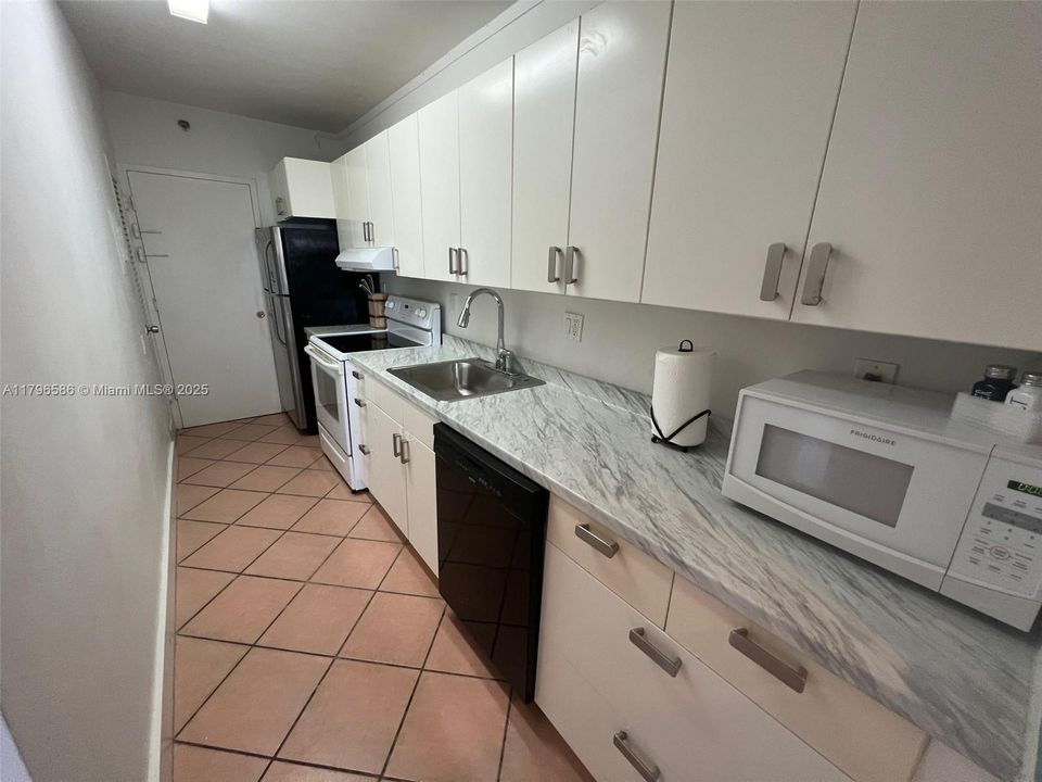 待售: $380,000 (1 贝兹, 1 浴室, 515 平方英尺)