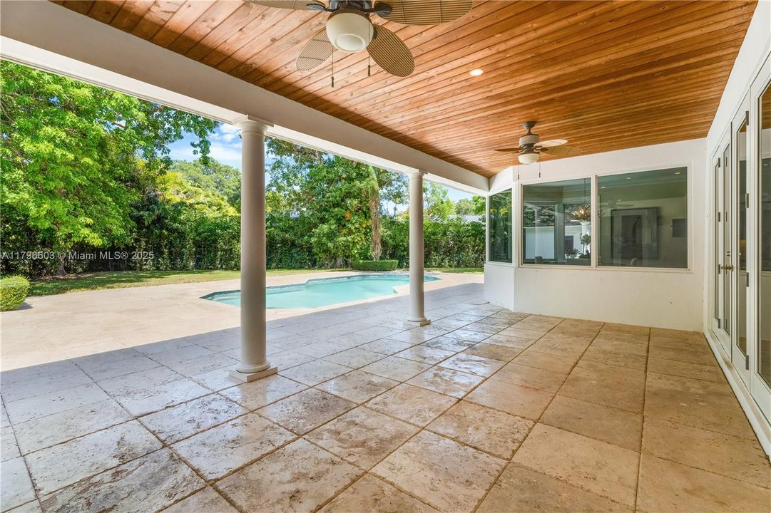 最近售出: $4,500,000 (5 贝兹, 4 浴室, 5305 平方英尺)