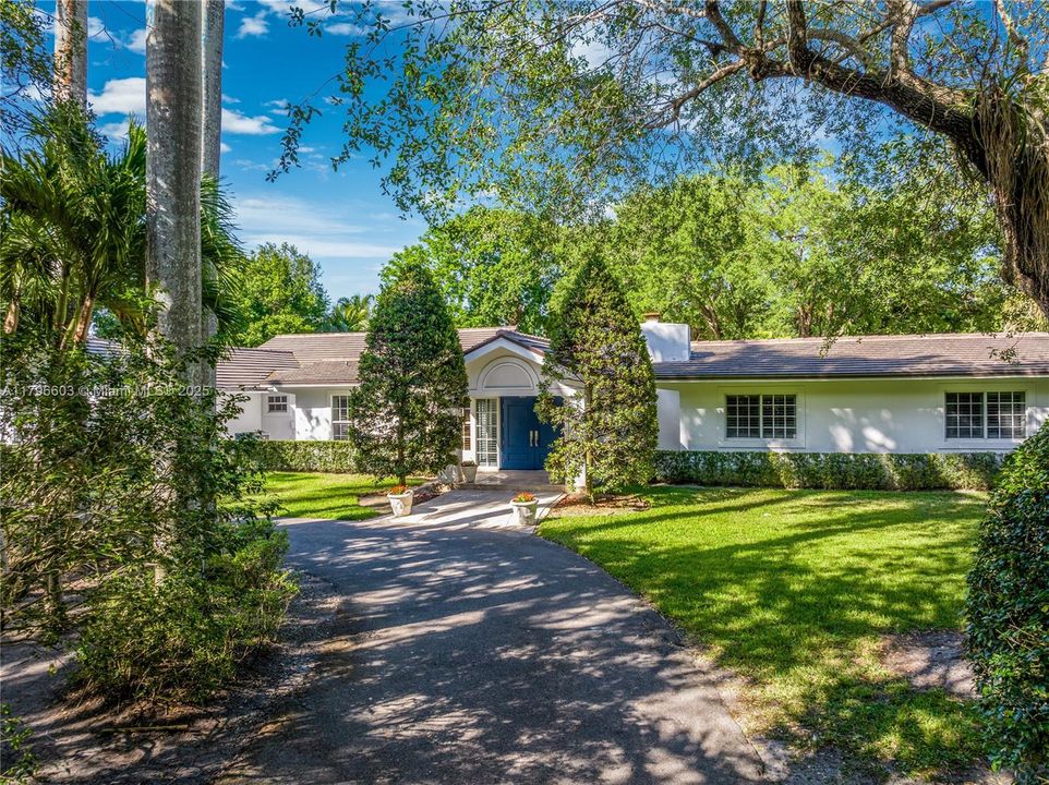 最近售出: $4,500,000 (5 贝兹, 4 浴室, 5305 平方英尺)