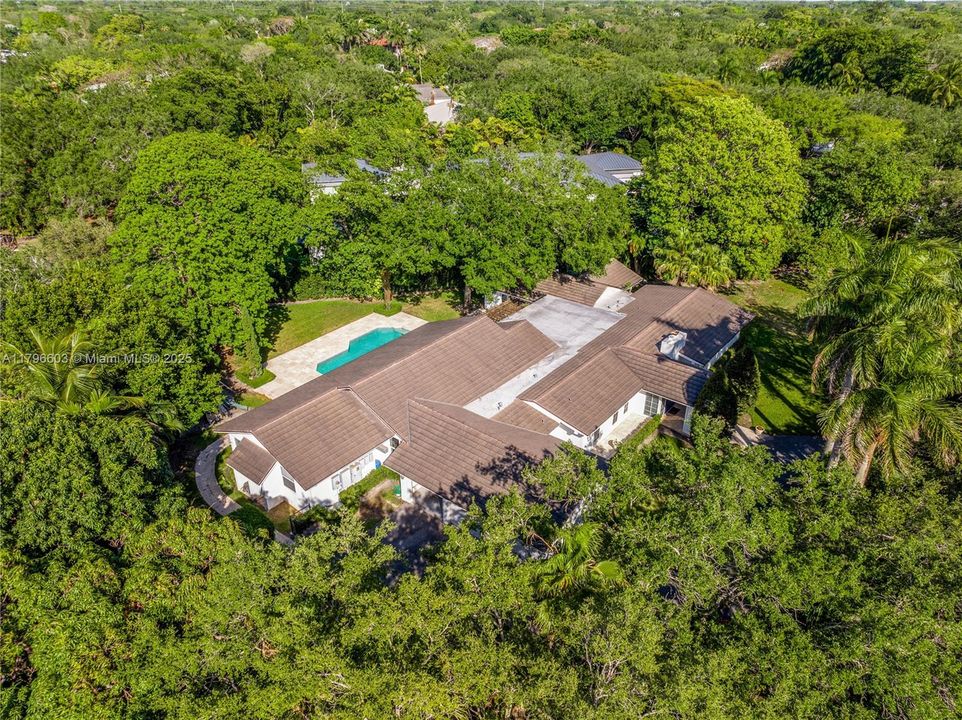 最近售出: $4,500,000 (5 贝兹, 4 浴室, 5305 平方英尺)