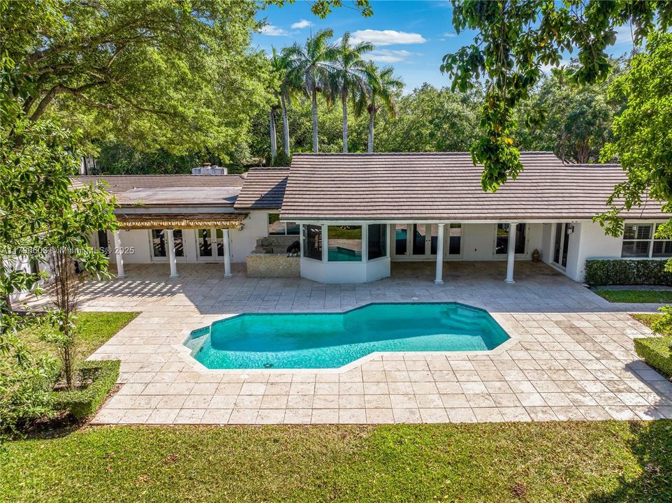 最近售出: $4,500,000 (5 贝兹, 4 浴室, 5305 平方英尺)