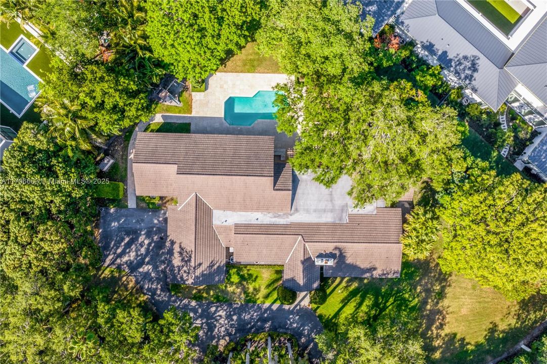 最近售出: $4,500,000 (5 贝兹, 4 浴室, 5305 平方英尺)