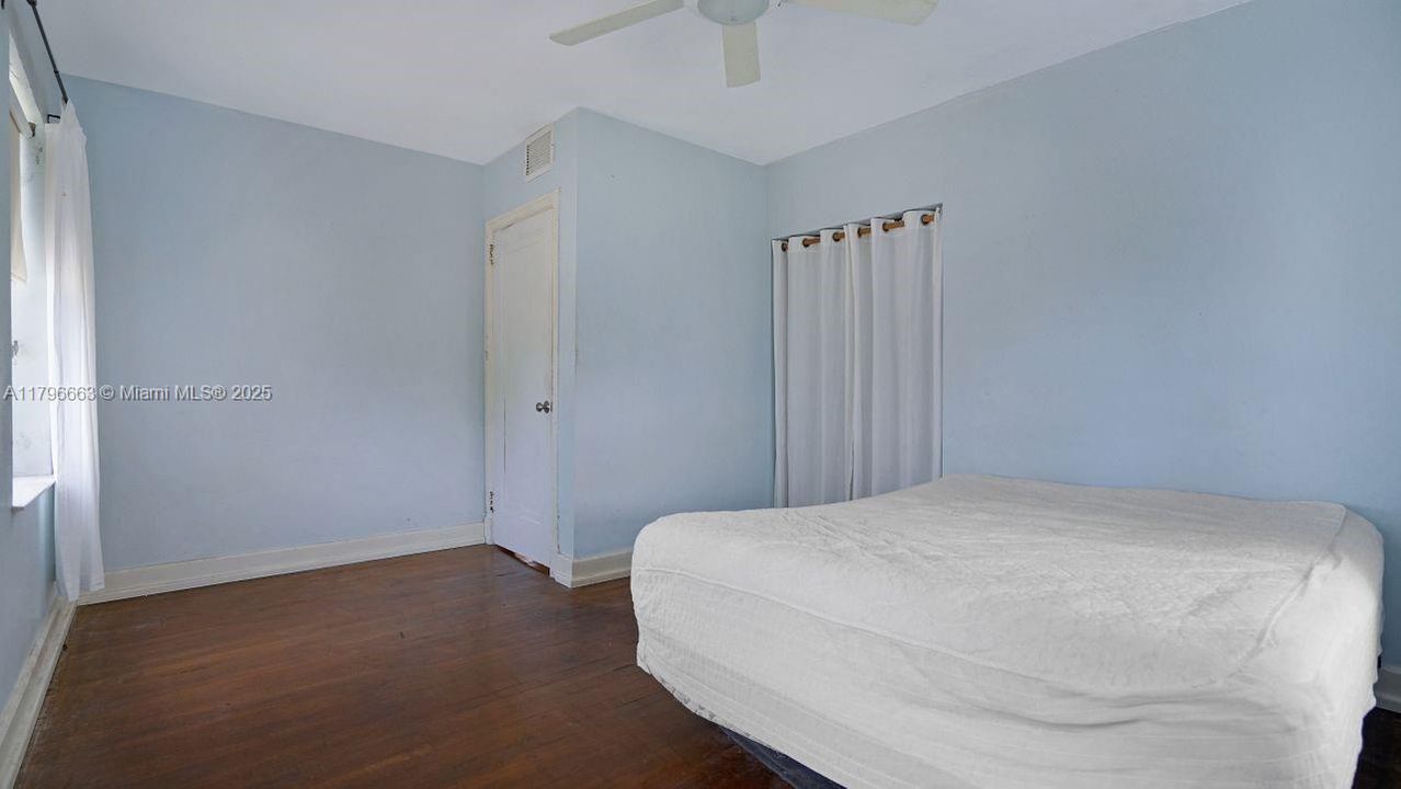 For Sale: $2,450,000 (5 beds, 4 baths, 3452 Square Feet)