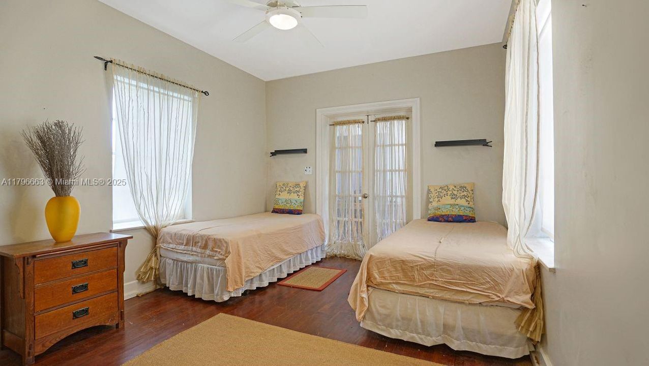 For Sale: $2,450,000 (5 beds, 4 baths, 3452 Square Feet)