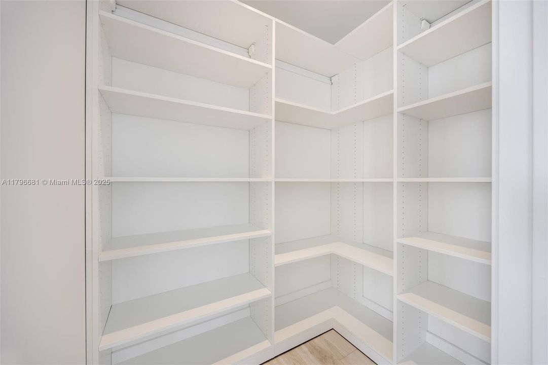 Walk-in Pantry