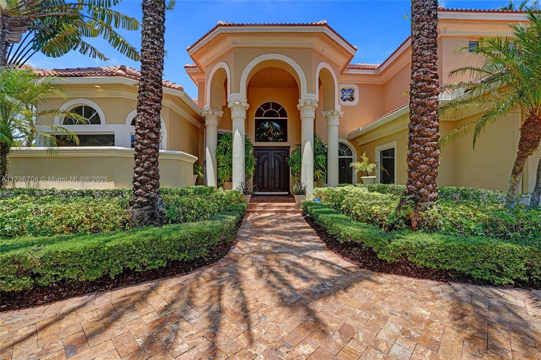 最近售出: $1,748,800 (6 贝兹, 5 浴室, 4962 平方英尺)