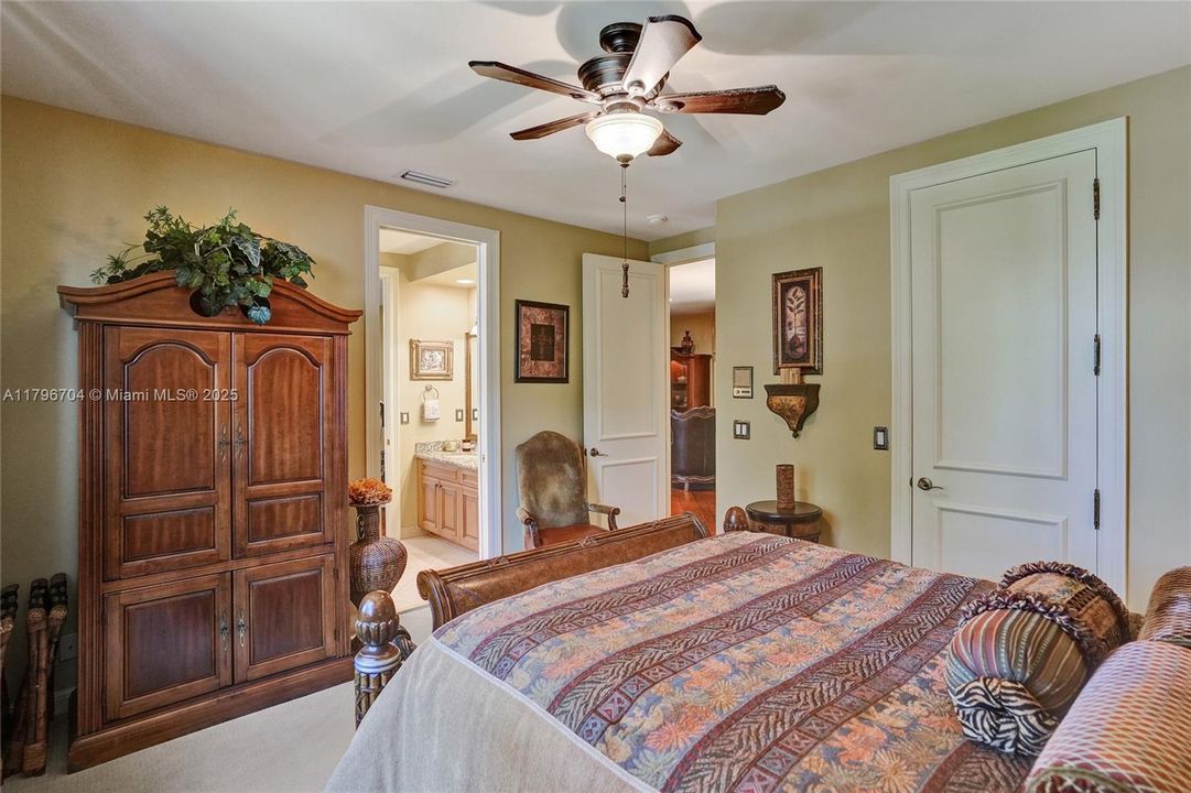 最近售出: $1,748,800 (6 贝兹, 5 浴室, 4962 平方英尺)