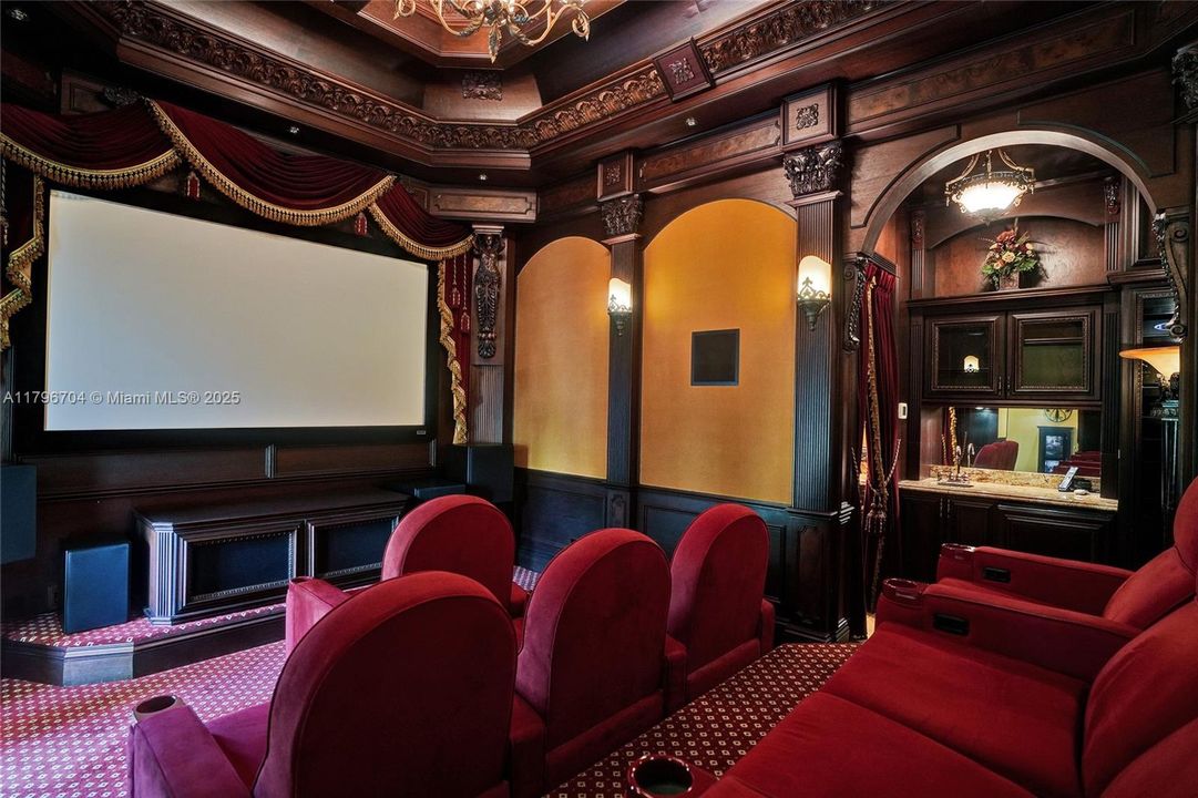 最近售出: $1,748,800 (6 贝兹, 5 浴室, 4962 平方英尺)