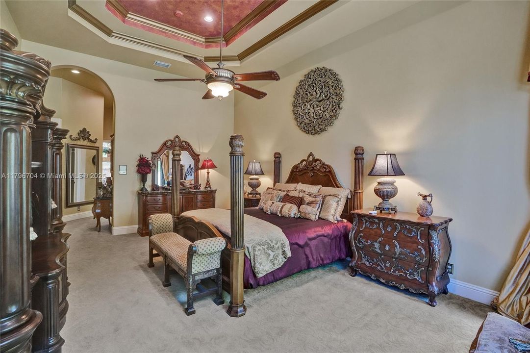 最近售出: $1,748,800 (6 贝兹, 5 浴室, 4962 平方英尺)