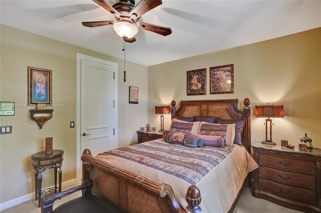 最近售出: $1,748,800 (6 贝兹, 5 浴室, 4962 平方英尺)