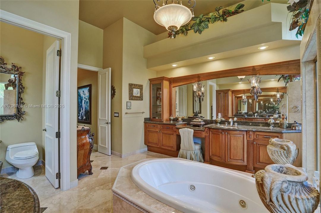 最近售出: $1,748,800 (6 贝兹, 5 浴室, 4962 平方英尺)