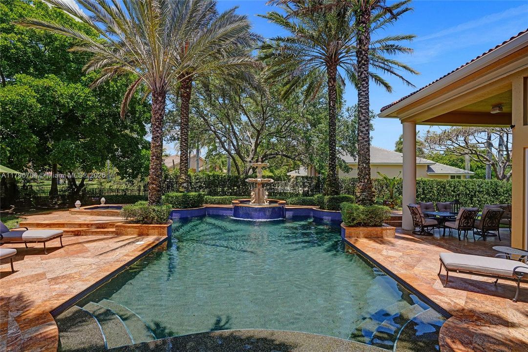 最近售出: $1,748,800 (6 贝兹, 5 浴室, 4962 平方英尺)