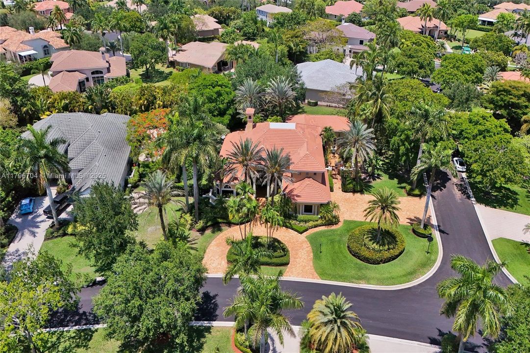 最近售出: $1,748,800 (6 贝兹, 5 浴室, 4962 平方英尺)