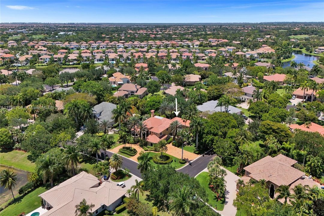 最近售出: $1,748,800 (6 贝兹, 5 浴室, 4962 平方英尺)