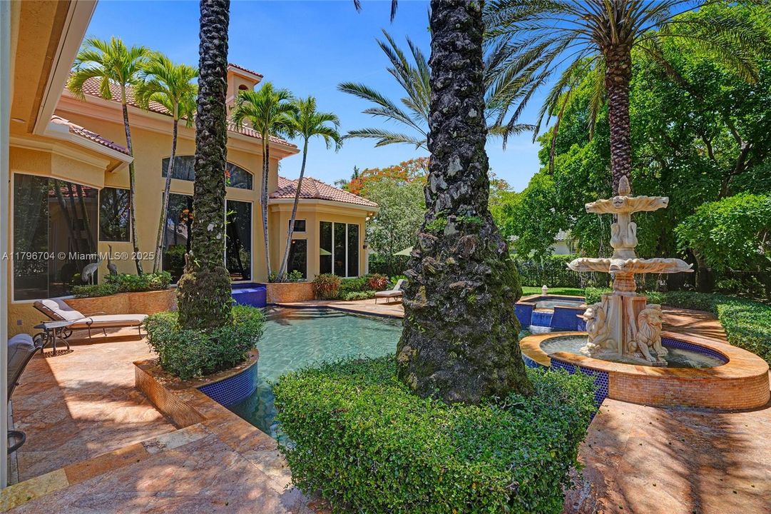 最近售出: $1,748,800 (6 贝兹, 5 浴室, 4962 平方英尺)