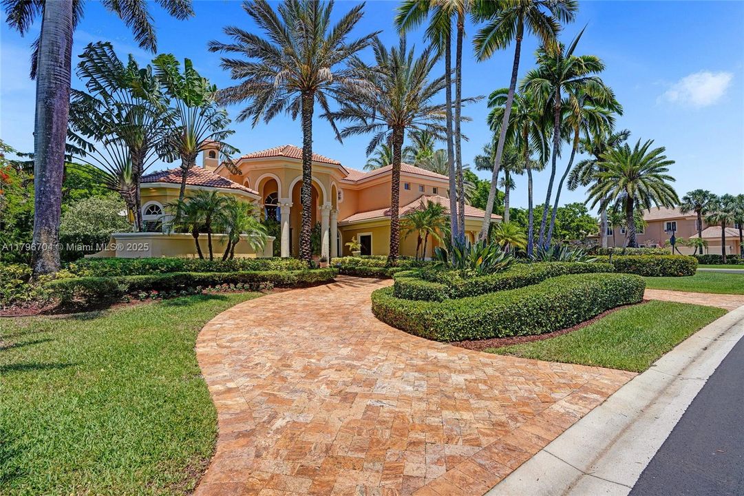 最近售出: $1,748,800 (6 贝兹, 5 浴室, 4962 平方英尺)