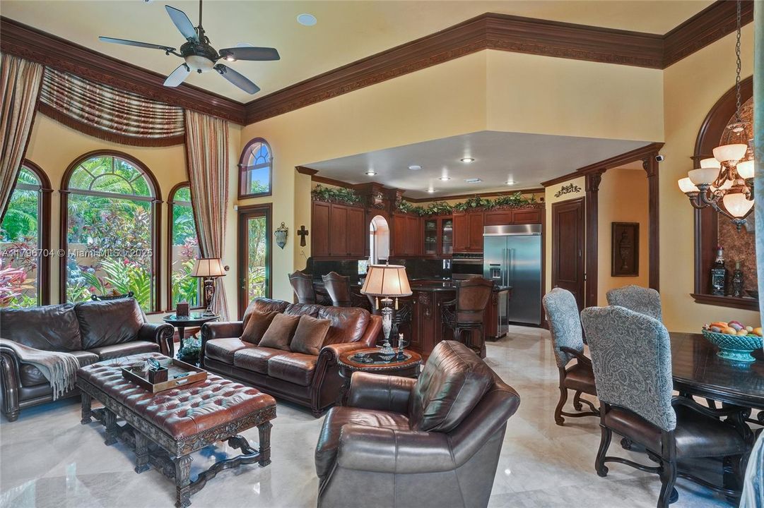 最近售出: $1,748,800 (6 贝兹, 5 浴室, 4962 平方英尺)