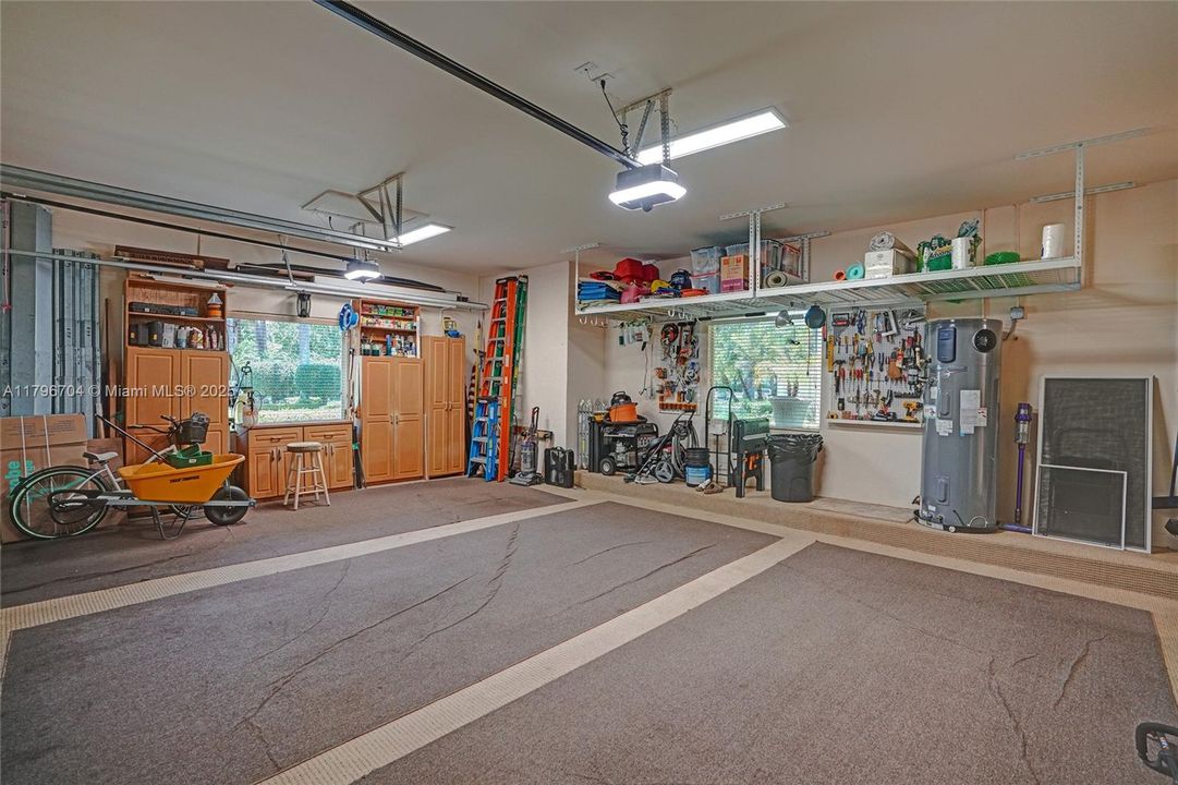 最近售出: $1,748,800 (6 贝兹, 5 浴室, 4962 平方英尺)