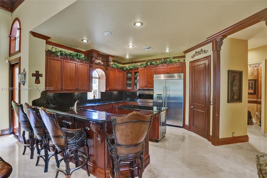 最近售出: $1,748,800 (6 贝兹, 5 浴室, 4962 平方英尺)