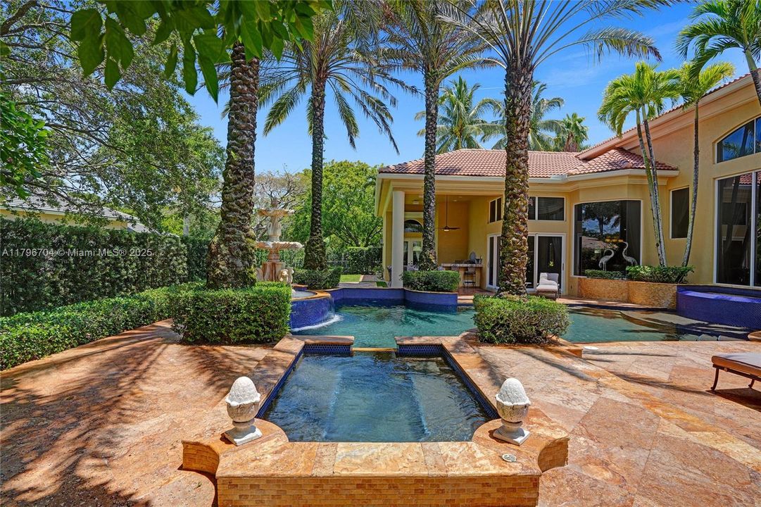 最近售出: $1,748,800 (6 贝兹, 5 浴室, 4962 平方英尺)