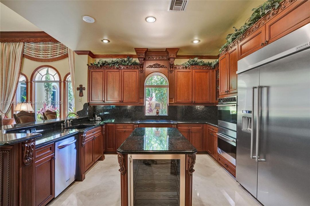 最近售出: $1,748,800 (6 贝兹, 5 浴室, 4962 平方英尺)