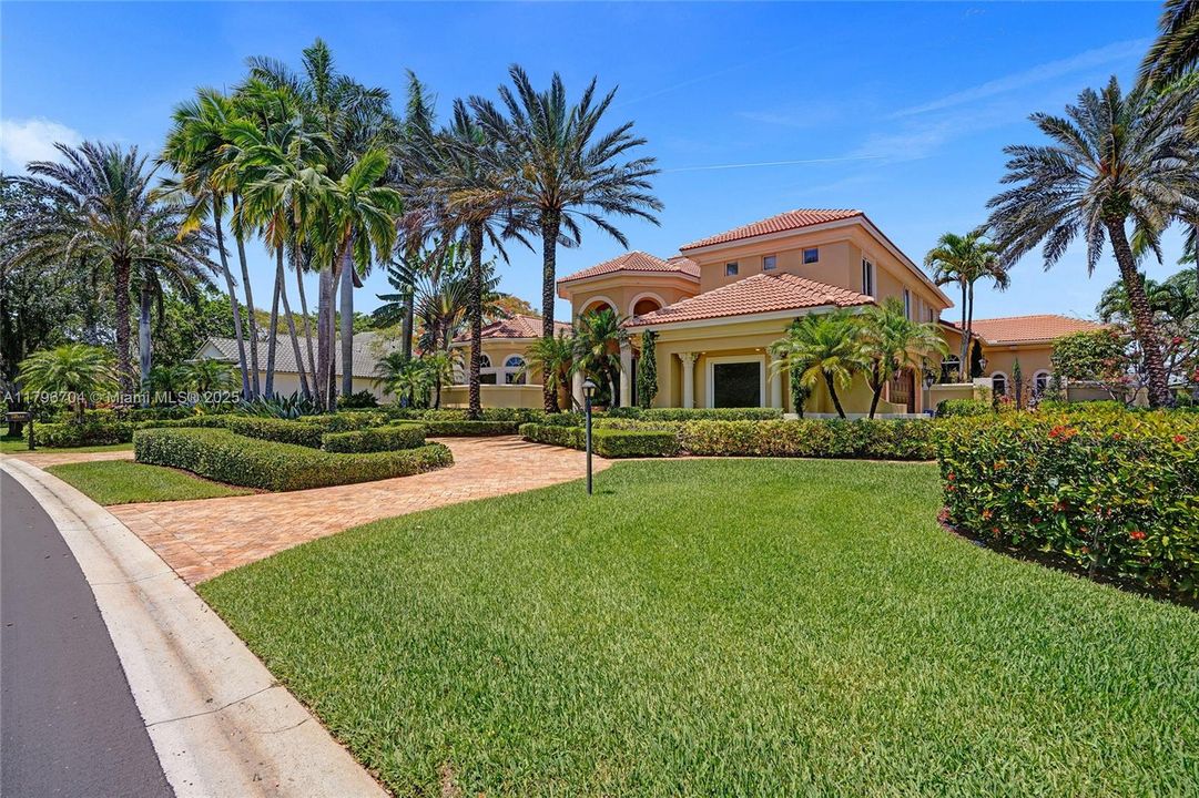 最近售出: $1,748,800 (6 贝兹, 5 浴室, 4962 平方英尺)