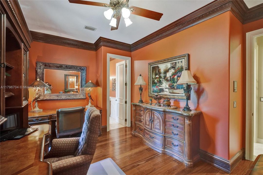 最近售出: $1,748,800 (6 贝兹, 5 浴室, 4962 平方英尺)