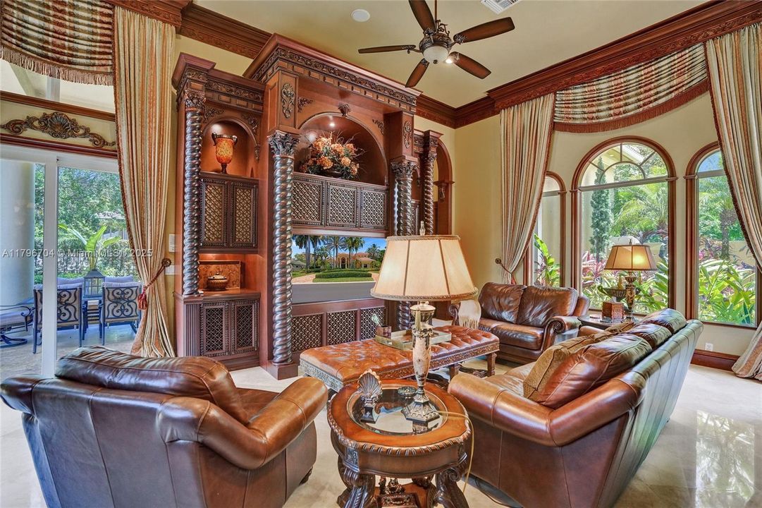 最近售出: $1,748,800 (6 贝兹, 5 浴室, 4962 平方英尺)