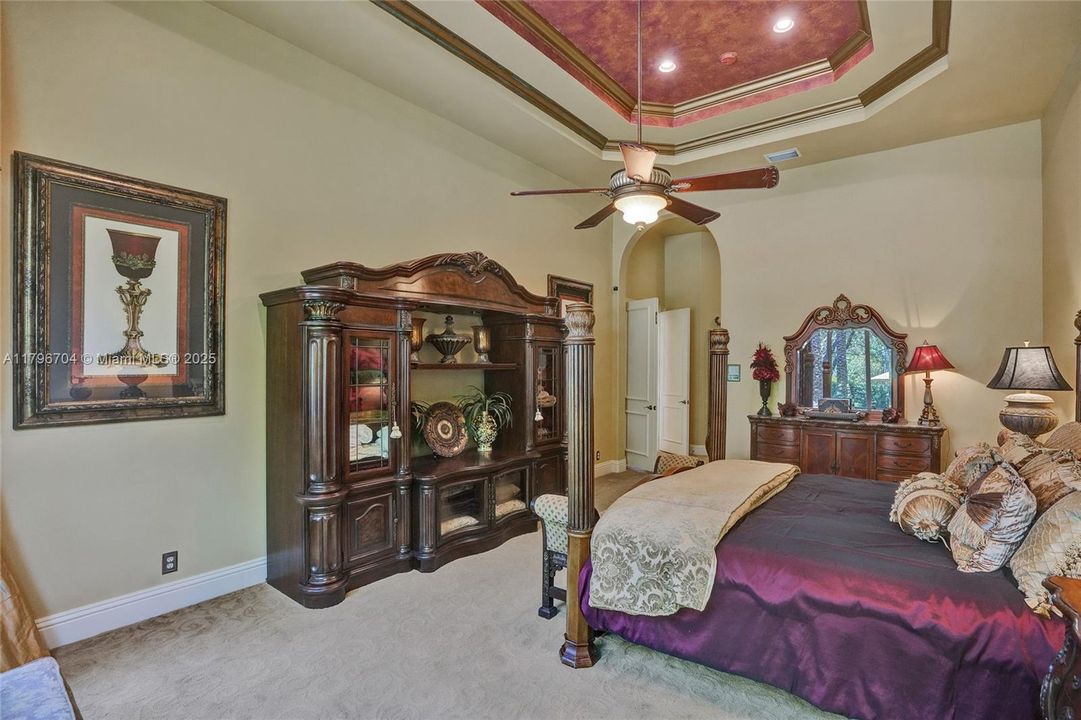 最近售出: $1,748,800 (6 贝兹, 5 浴室, 4962 平方英尺)