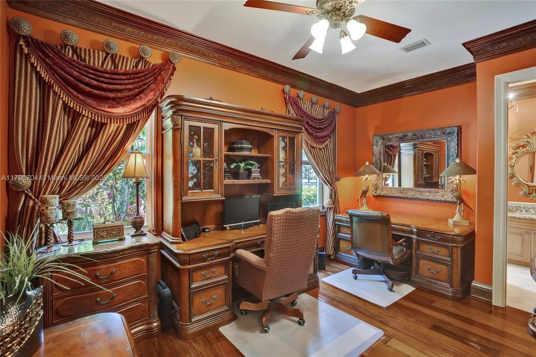 最近售出: $1,748,800 (6 贝兹, 5 浴室, 4962 平方英尺)