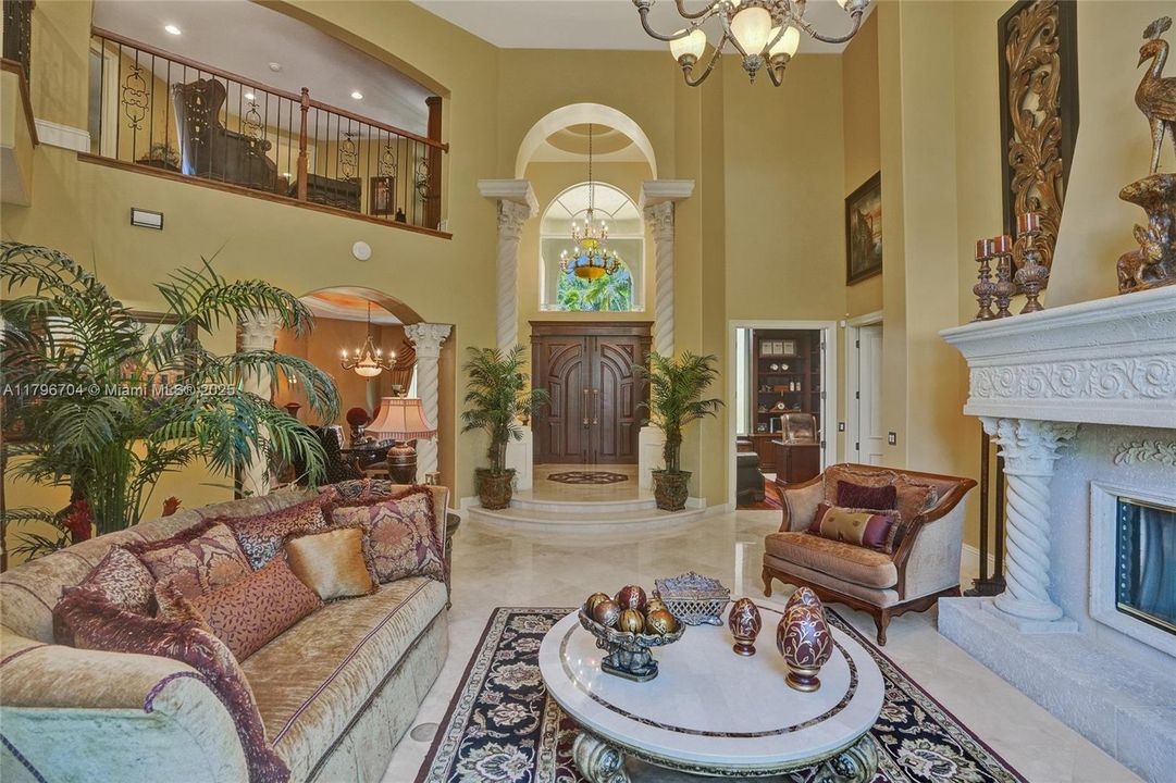 最近售出: $1,748,800 (6 贝兹, 5 浴室, 4962 平方英尺)