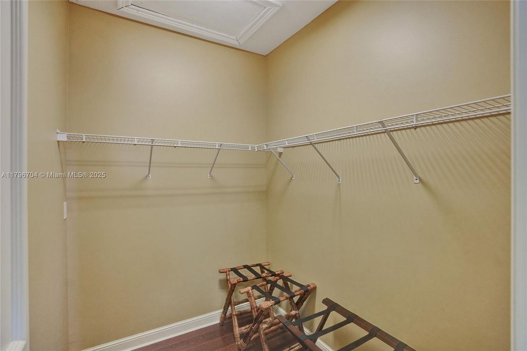 最近售出: $1,748,800 (6 贝兹, 5 浴室, 4962 平方英尺)