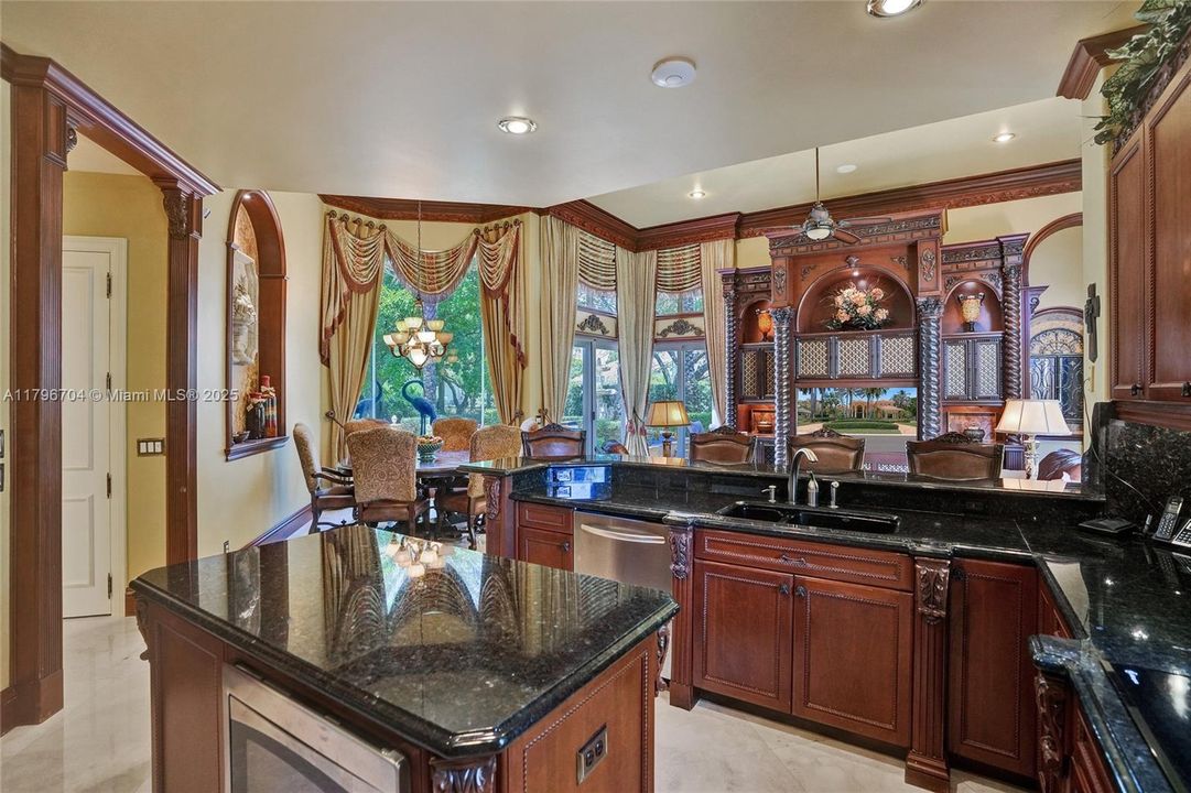 最近售出: $1,748,800 (6 贝兹, 5 浴室, 4962 平方英尺)