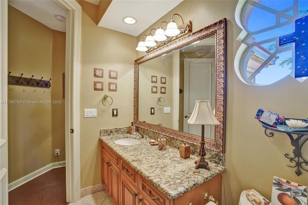 最近售出: $1,748,800 (6 贝兹, 5 浴室, 4962 平方英尺)