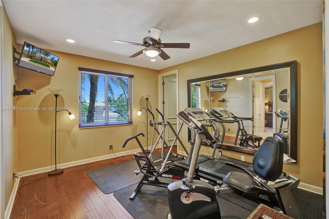 最近售出: $1,748,800 (6 贝兹, 5 浴室, 4962 平方英尺)