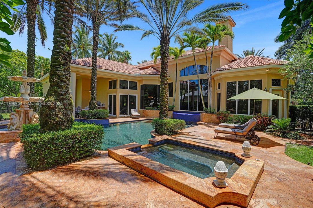 最近售出: $1,748,800 (6 贝兹, 5 浴室, 4962 平方英尺)