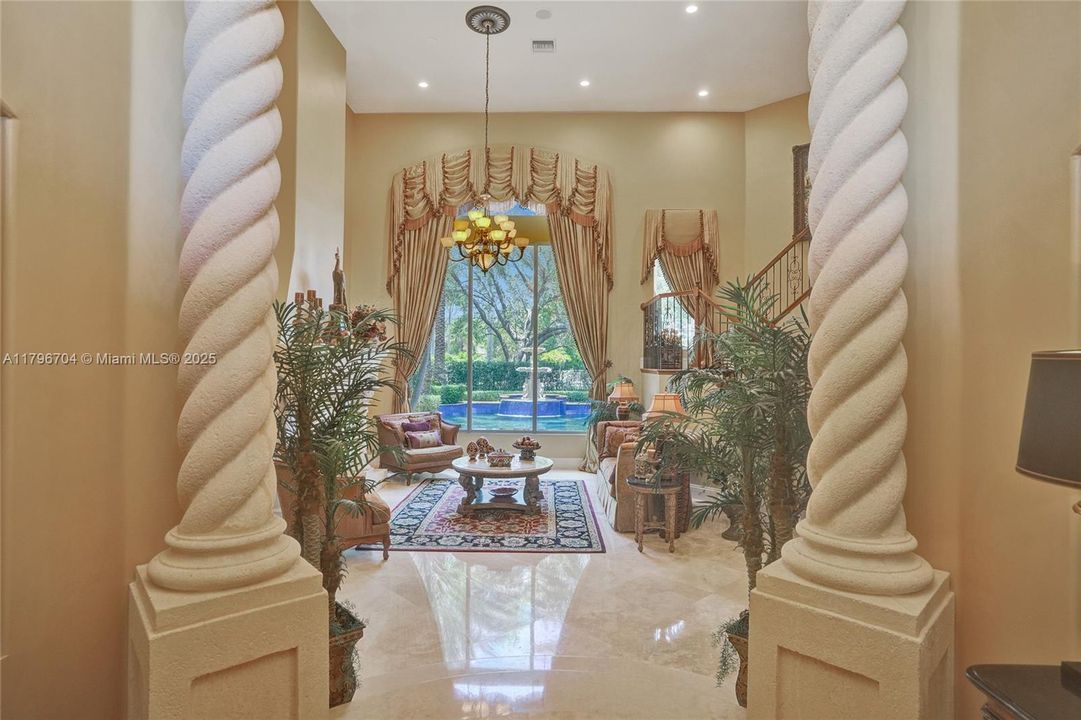 最近售出: $1,748,800 (6 贝兹, 5 浴室, 4962 平方英尺)