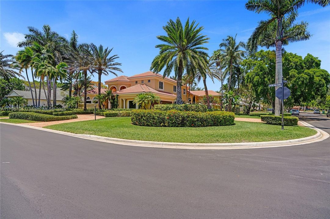 最近售出: $1,748,800 (6 贝兹, 5 浴室, 4962 平方英尺)